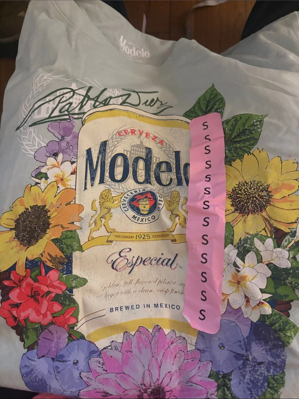 Modelo Licensed Graphic Tee - Picture 4 of 5